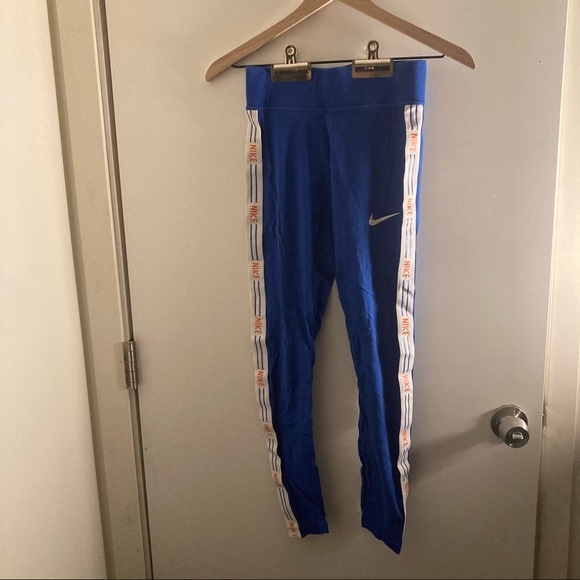 Nike Sportswear Hyper Femme Leggings Graphics - Picture 2 of 5